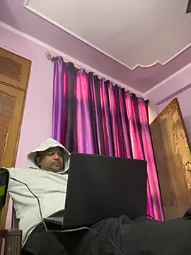 Dick 6inches online show from 23, 11, 2025