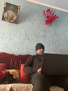 Dick 6inches online show from 16, 12, 2025