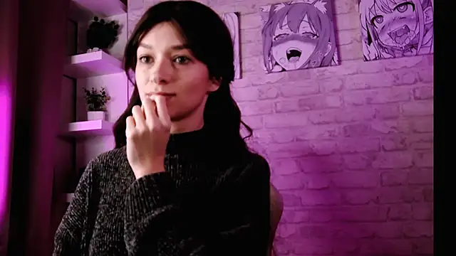 VivianLy  online show from 24, 11, 2025