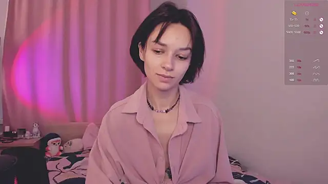 VivianLy  online show from 4, 12, 2025