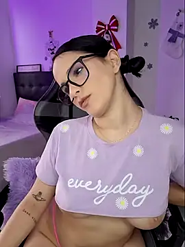 Snapshot of heyshaa chatting on 2, 1, 2025 heyshaa online show from 2, 1, 2025