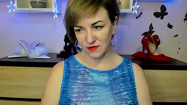 Snapshot of feliziaDesire chatting on 2, 2, 2025 feliziaDesire online show from 2, 2, 2025