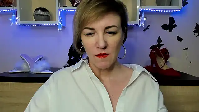 Snapshot of feliziaDesire chatting on 3, 2, 2025 feliziaDesire online show from 3, 2, 2025