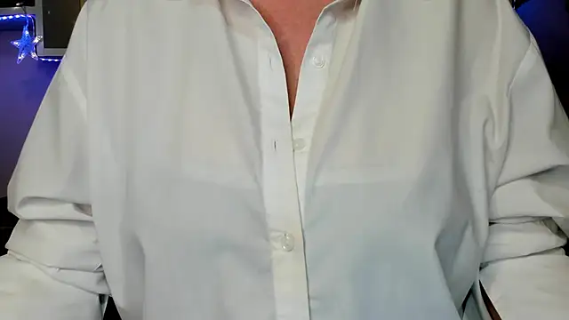 Snapshot of feliziaDesire chatting on 3, 2, 2025 feliziaDesire online show from 3, 2, 2025