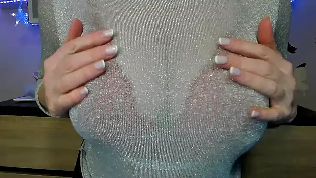 Snapshot of feliziaDesire chatting on 4, 2, 2025 feliziaDesire online show from 4, 2, 2025