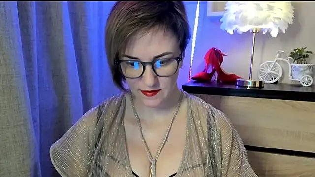 Snapshot of feliziaDesire chatting on 5, 10, 2025 feliziaDesire online show from 5, 10, 2025