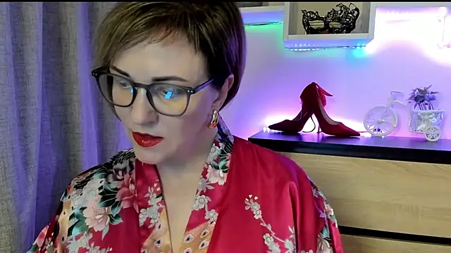 Snapshot of feliziaDesire chatting on 7, 10, 2025 feliziaDesire online show from 7, 10, 2025