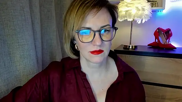 Snapshot of feliziaDesire chatting on 21, 10, 2025 feliziaDesire online show from 21, 10, 2025