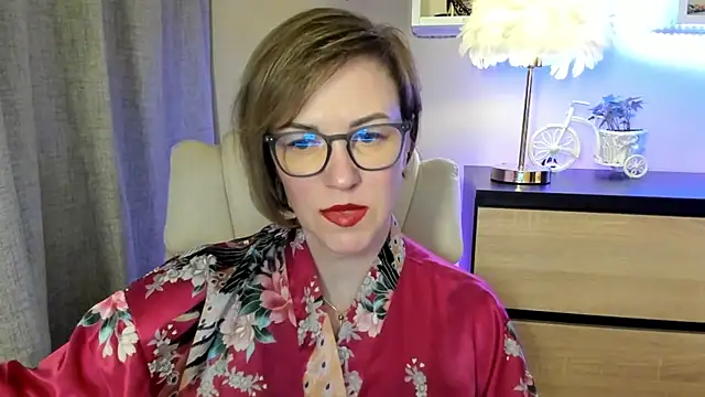 Snapshot of feliziaDesire chatting on 27, 10, 2025 feliziaDesire online show from 27, 10, 2025