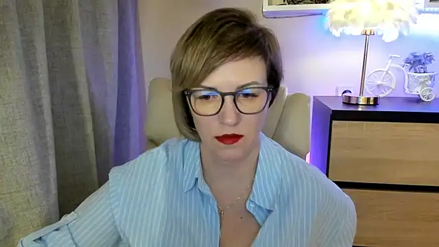 Snapshot of feliziaDesire chatting on 28, 10, 2025 feliziaDesire online show from 28, 10, 2025