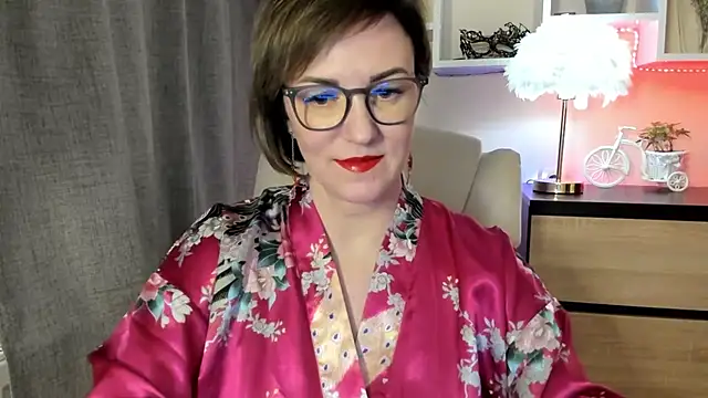 Snapshot of feliziaDesire chatting on 6, 11, 2025 feliziaDesire online show from 6, 11, 2025