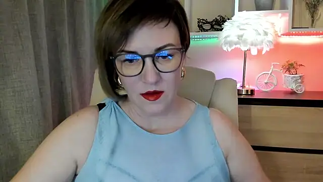 Snapshot of feliziaDesire chatting on 11, 11, 2025 feliziaDesire online show from 11, 11, 2025