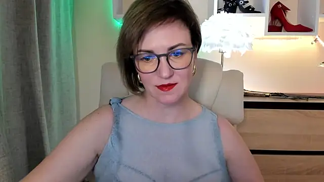 Snapshot of feliziaDesire chatting on 16, 11, 2025 feliziaDesire online show from 16, 11, 2025