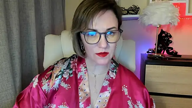 Snapshot of feliziaDesire chatting on 17, 11, 2025 feliziaDesire online show from 17, 11, 2025