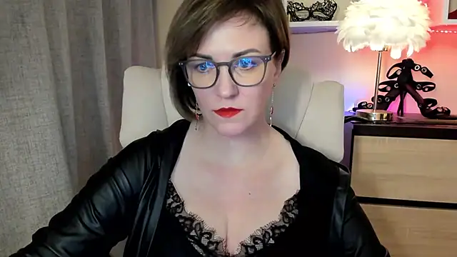 Snapshot of feliziaDesire chatting on 18, 11, 2025 feliziaDesire online show from 18, 11, 2025