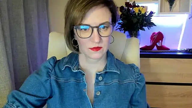 Snapshot of feliziaDesire chatting on 20, 11, 2025 feliziaDesire online show from 20, 11, 2025