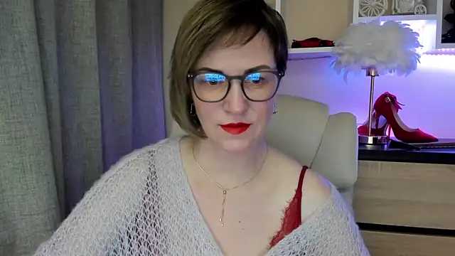 Snapshot of feliziaDesire chatting on 28, 11, 2025 feliziaDesire online show from 28, 11, 2025