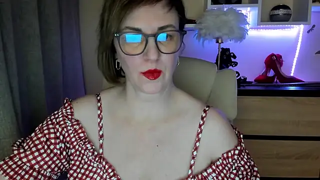 Snapshot of feliziaDesire chatting on 30, 11, 2025 feliziaDesire online show from 30, 11, 2025