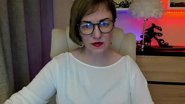 Snapshot of feliziaDesire chatting on 4, 12, 2025 feliziaDesire online show from 4, 12, 2025