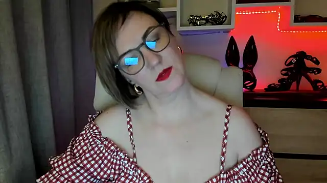 Snapshot of feliziaDesire chatting on 5, 12, 2025 feliziaDesire online show from 5, 12, 2025