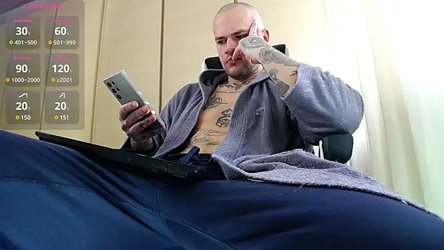 Snapshot of FindomJason chatting on 4, 1, 2025 FindomJason online show from 4, 1, 2025