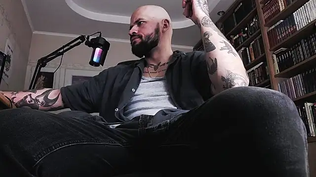 Snapshot of FindomJason chatting on 8, 10, 2025 FindomJason online show from 8, 10, 2025