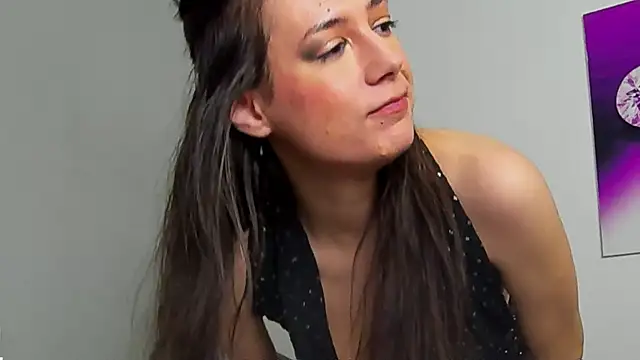 Snapshot of JuliaHunts chatting on 24, 11, 2025 JuliaHunts online show from 24, 11, 2025