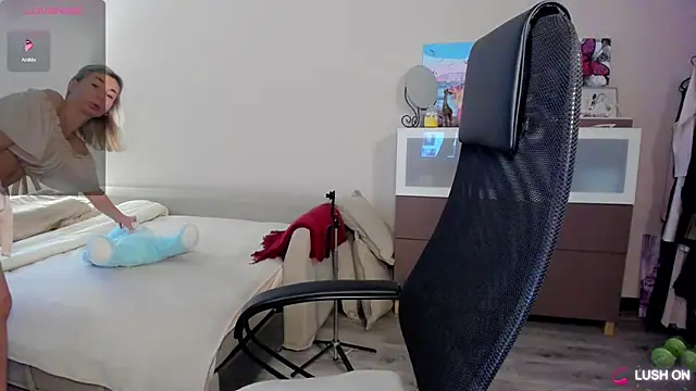 Snapshot of DannaEvan chatting on 15, 12, 2025 DannaEvan online show from 15, 12, 2025