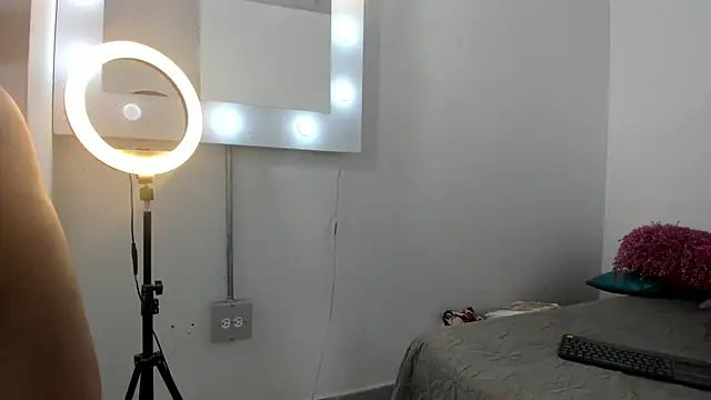 Snapshot of SEXXYLATINCOUPLE1 chatting on 29, 11, 2025 SEXXYLATINCOUPLE1 online show from 29, 11, 2025