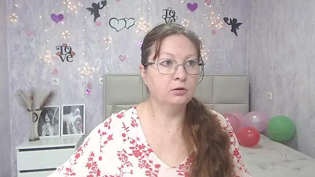 VanessaHotts online show from 1, 2, 2025