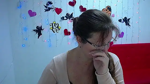 VanessaHotts online show from 10, 2, 2025