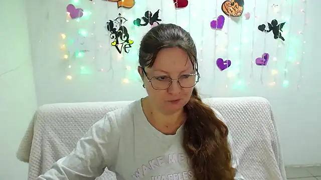 VanessaHotts online show from 1, 3, 2025