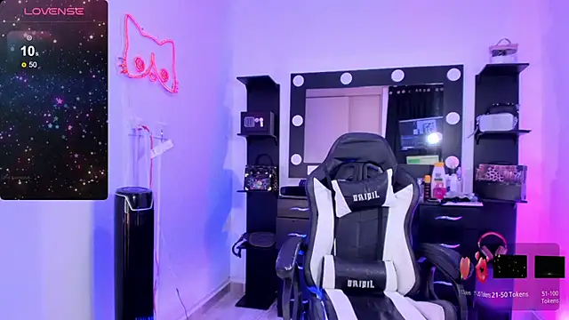 Snapshot of miss_kitty chatting on 12, 12, 2024 miss kitty online show from 12, 12, 2024