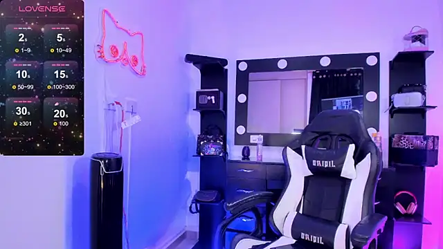 Snapshot of miss_kitty chatting on 20, 12, 2024 miss kitty online show from 20, 12, 2024