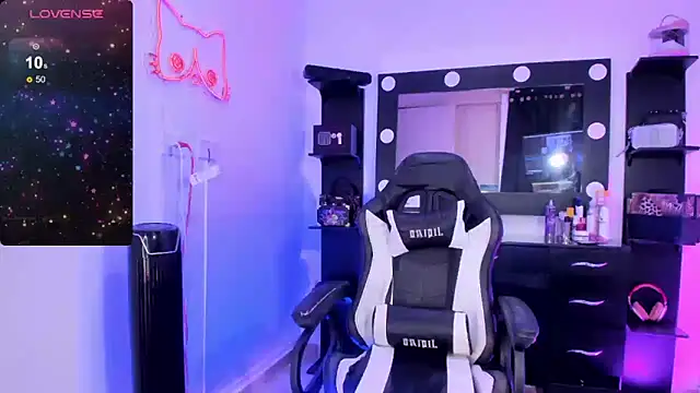 Snapshot of miss_kitty chatting on 22, 12, 2024 miss kitty online show from 22, 12, 2024