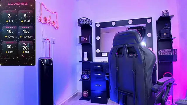 Snapshot of miss_kitty chatting on 11, 10, 2025 miss kitty online show from 11, 10, 2025