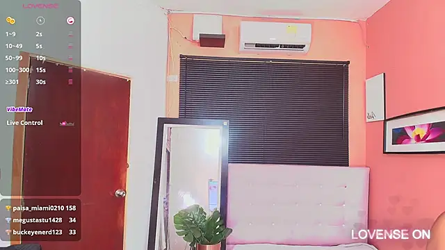 Snapshot of naughty_ebonyy chatting on 6, 1, 2025 naughty ebonyy online show from 6, 1, 2025