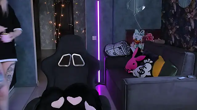 Blckmirrorr online show from 17, 4, 2026