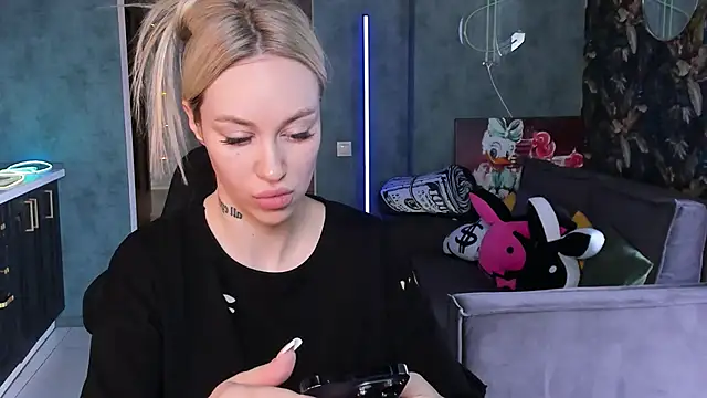 Blckmirrorr online show from 25, 4, 2026