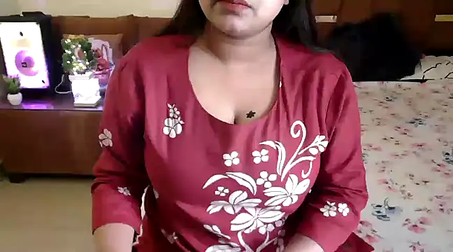 Snapshot of shivi_moto chatting on 2, 2, 2025 shivi moto online show from 2, 2, 2025