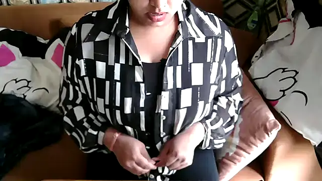 Snapshot of shivi_moto chatting on 10, 3, 2025 shivi moto online show from 10, 3, 2025