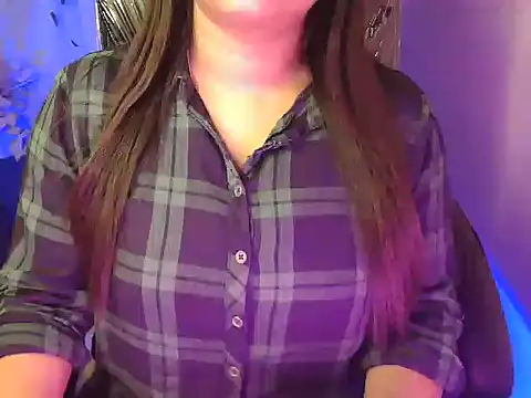 Snapshot of shivi_moto chatting on 22, 11, 2025 shivi moto online show from 22, 11, 2025