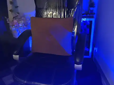 Snapshot of shivi_moto chatting on 5, 12, 2025 shivi moto online show from 5, 12, 2025