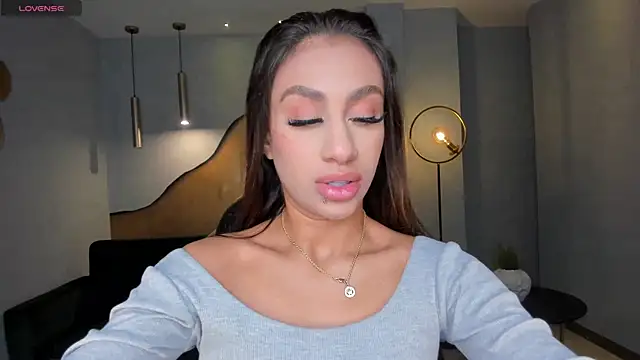 DannaCruz online show from 8, 2, 2025