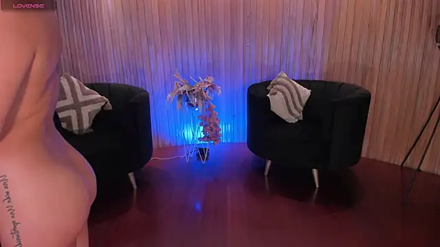 Snapshot of BiancaPierce chatting on 4, 12, 2025 BiancaPierce online show from 4, 12, 2025