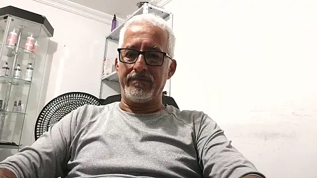 Snapshot of cenizo10124 chatting on 11, 11, 2025 cenizo10124 online show from 11, 11, 2025