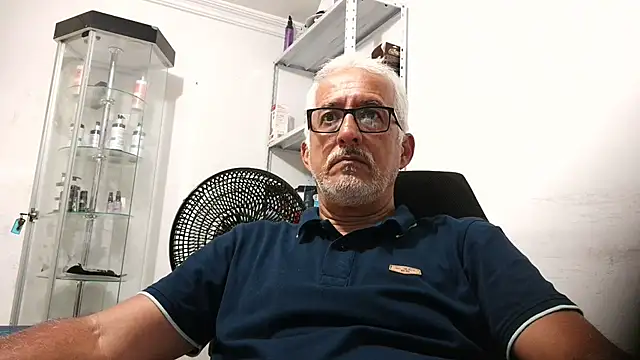 Snapshot of cenizo10124 chatting on 17, 11, 2025 cenizo10124 online show from 17, 11, 2025