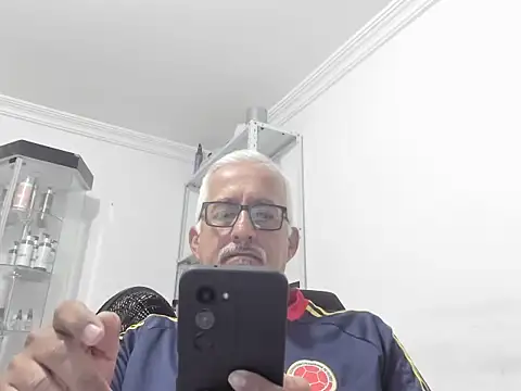 Snapshot of cenizo10124 chatting on 21, 12, 2025 cenizo10124 online show from 21, 12, 2025