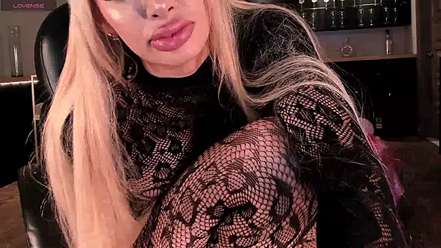 Snapshot of SophiePalmer chatting on 14, 2, 2025 SophiePalmer online show from 14, 2, 2025