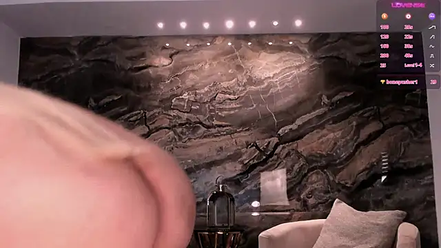 Snapshot of SophiePalmer chatting on 19, 2, 2025 SophiePalmer online show from 19, 2, 2025